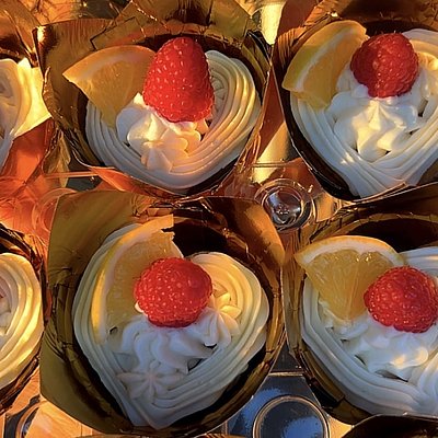 Gluten Free Raspberry Lemonade Cupcakes With Lemon Buttercream Frosting 