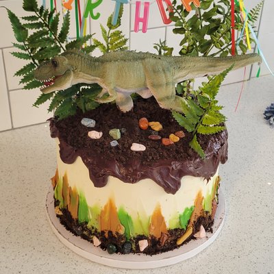  Custom Cakes 