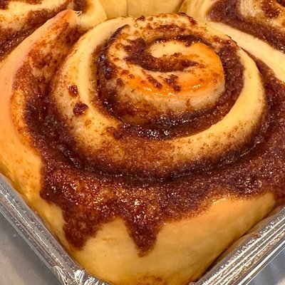 Cinnamon Rolls W/White Icing-4 Large Rolls 