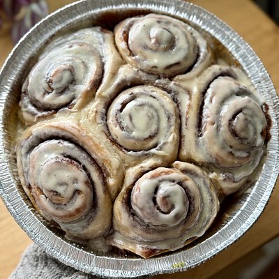 6 Cinnamon Rolls 