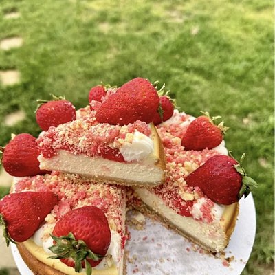 Strawberry Crumble Cheesecake 