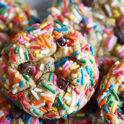 Chocolate Chunk Sprinkle Cookie Box - 12 count