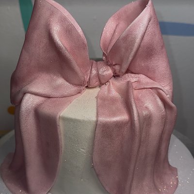 Oversized Bow Cake 