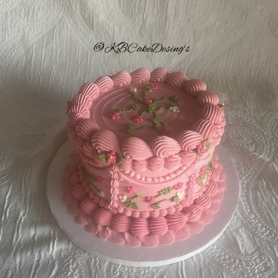 Round Vintage Cake  6” Inch (12+ Servings)