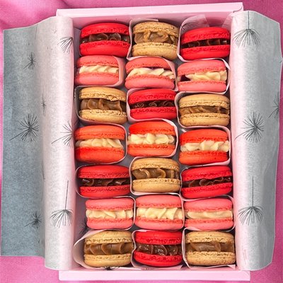 French almond macaroons gift box 21 pcs -variety of imported flavors