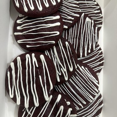Red Velvet Stuffed Cookies