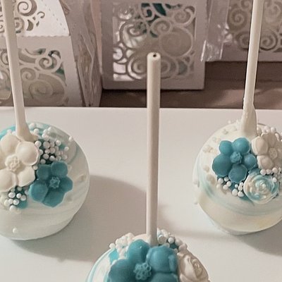 Cake Pops / Cake Bites