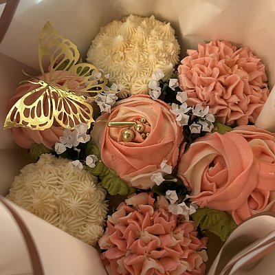 Elegant Cup Cake Bouquet 