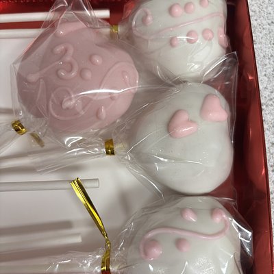 Bear And Heart Cake Pops 