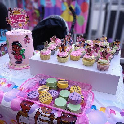 Treat Tables W/ Cake