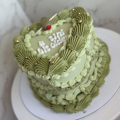 6 Inch Heart (8-10 Servings)