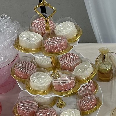 Chocolate Covered Oreos (1 Dozen)