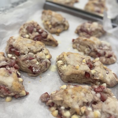 Strawberry White Chocolate Sourdough Scones 8ct
