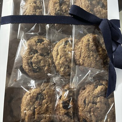 Bakery-Style Oatmeal Raisin Cookies