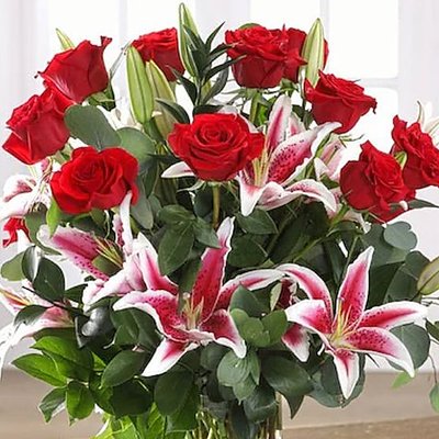 1 Dozen Roses And Lilies Bouquet 