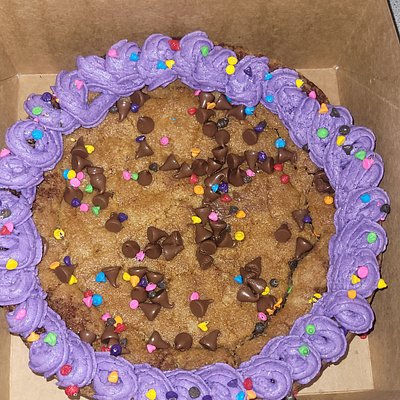 8.5" Chocolate Chip Cookie Cake 