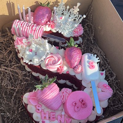 Letter/ Number Cakes 