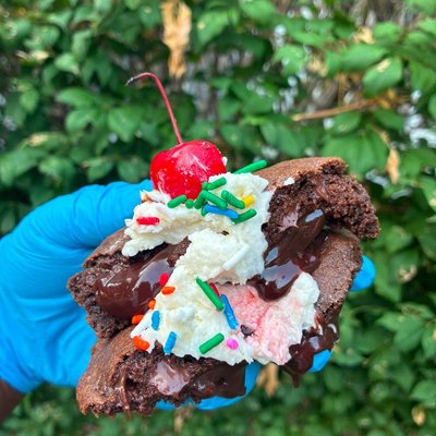 “Sundae After Dark”🍨 (Hot Fudge Sundae)