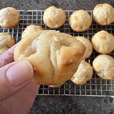 Focaccia “Muffins” With Rosemary And Sea Salt 