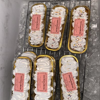 Classic Vanilla Mini Cakes (6-pack)