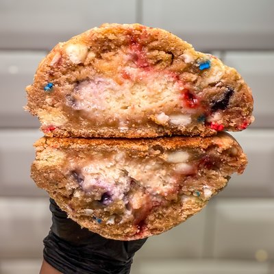 PAST FLAVOR - View Only🥲: Red, White & Blueberry Cheesecake 🍓🫐