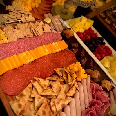 Mixed Meat, Cheese And Cracker Tray Feeding 6-8