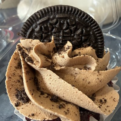 Oreo Red Velvet Cupcakes 