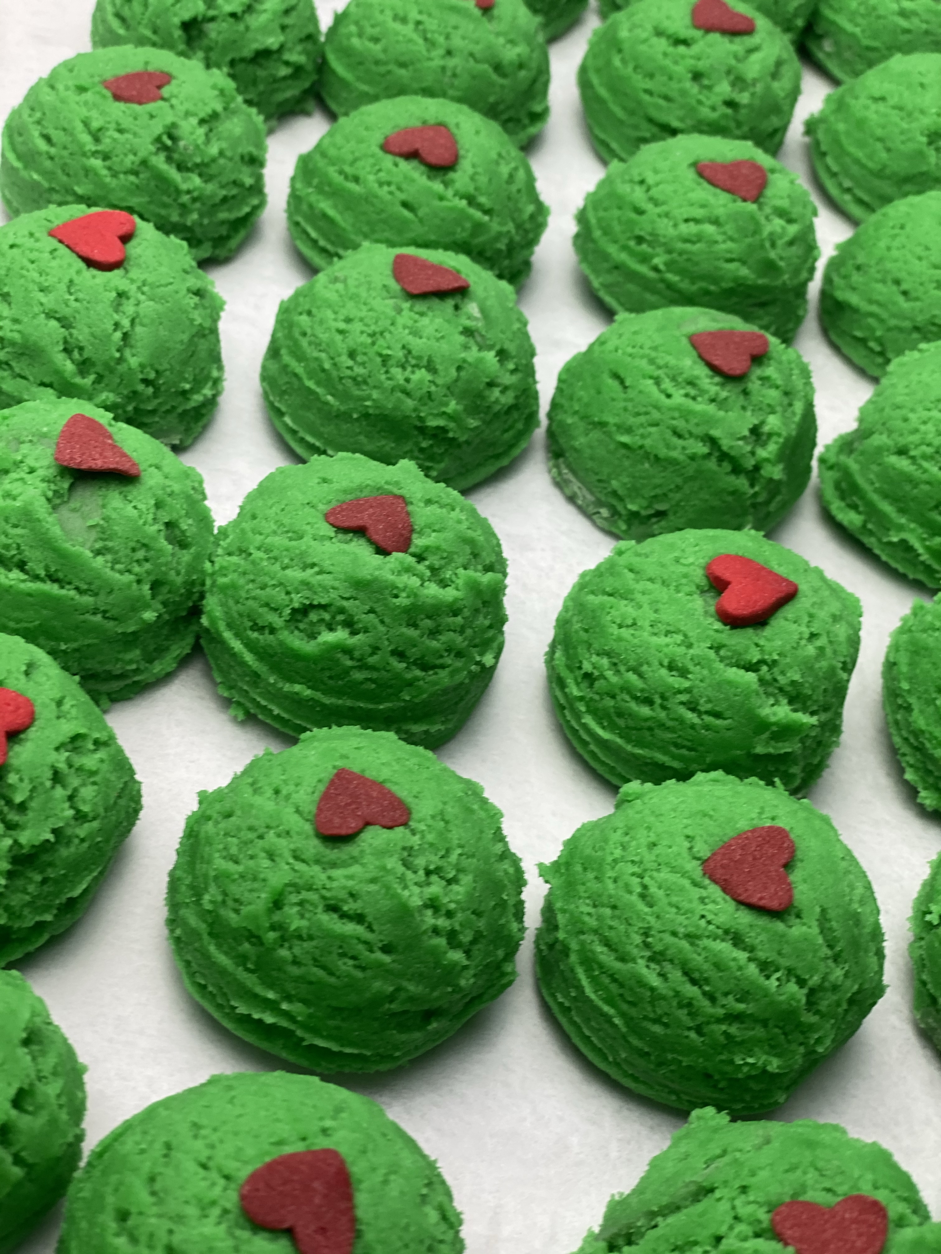 The Grinch - 32oz container makes 21 cookies