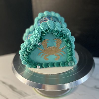 8” Standing Heart Cake 