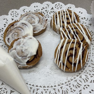 Rolls for Rovers™ Frost & Treat Kit (Dozen)