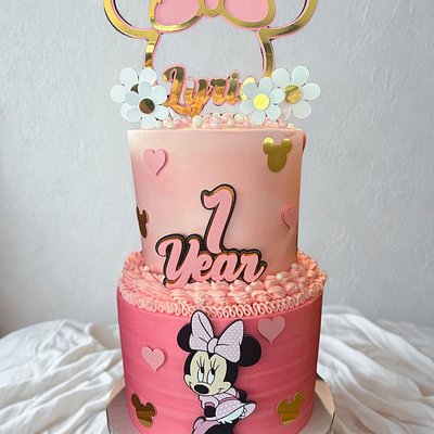 Custom Cakes 