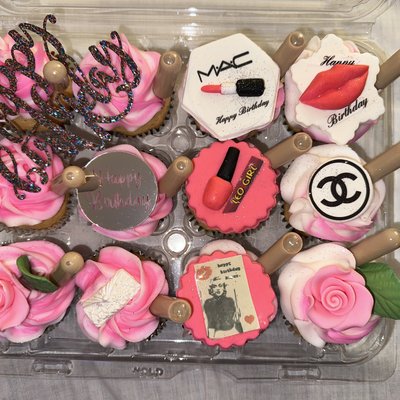 Dozen Freestyle Design Set Cupcakes 
