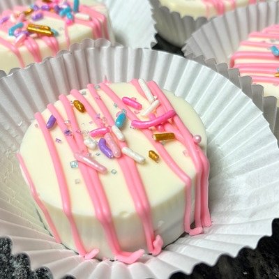 Chocolate Covered Oreos w/ Drizzle & Sprinkles (1 Dozen )