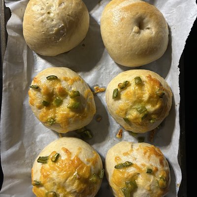 Jalapeño & Cheddar Bagels (8 Pack)