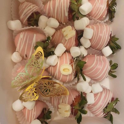 Butterfly 🦋 Pink Strawberry 🍓 Chocolate 🍫 Dipped 