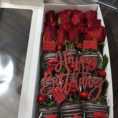 Petals & Dipped Perfection Box🌹