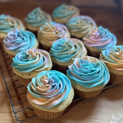 Classic Vanilla Cupcakes