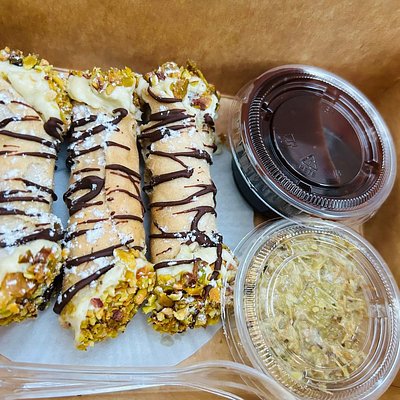 Dubai Cannolis 