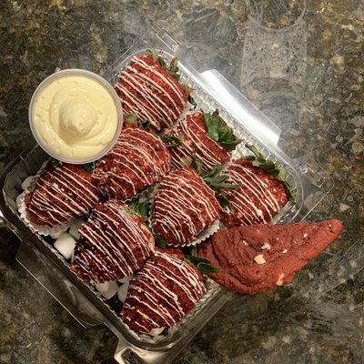 Cheesecake Stuffed Strawberries 