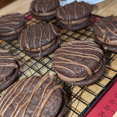 Fudge Round Sandwich Cookies 