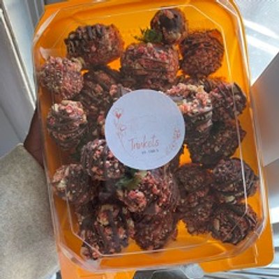 Milk Chocolate Strawberry Crunch Fruit Bowl-Large 