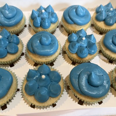 12 Cupcakes