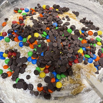 6 M&M W/ Chocolate Chip 😋