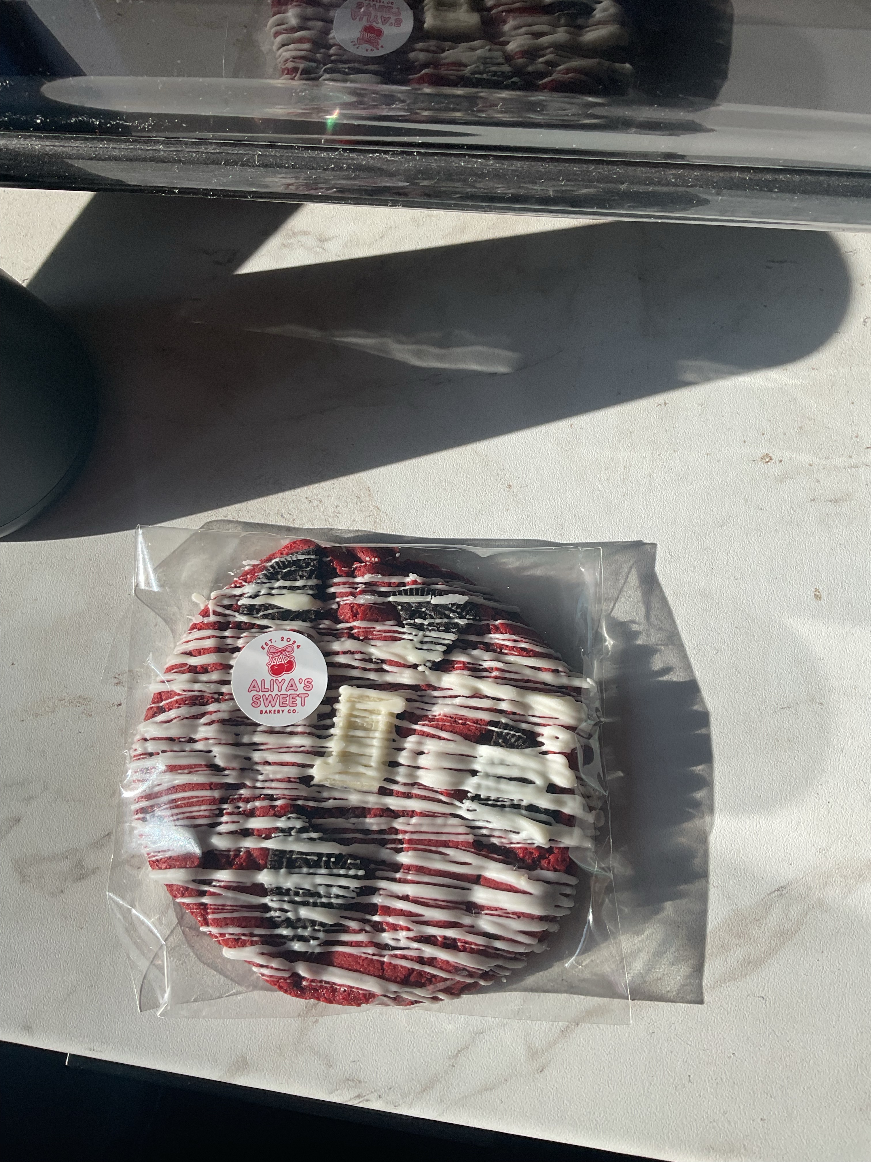 Red Velvet Cookie & Crème 