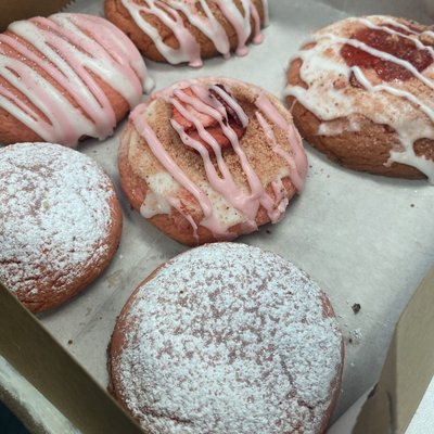 Strawberry Delight Cookie Box 