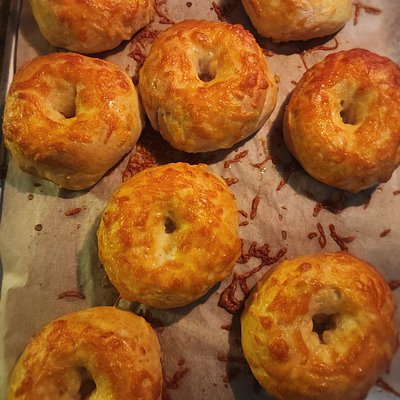 Cheddar Bagels (4)