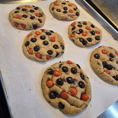 6 Game Day Chocolate Chip Cookies