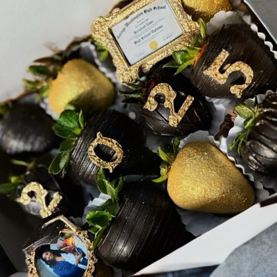 1 Dozen Graduation Strawberry Boxes