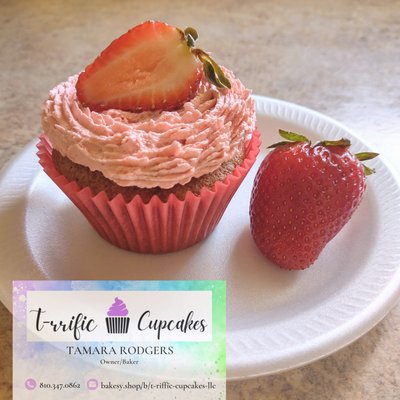 Gluten-Free & Dairy-Free Strawberry Cupcakes 