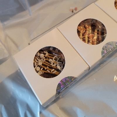 Brownies, 1 Dozen. Standard Size 2.5 x 2.5. Fresh Baked And Sprinkles. Additional Toppings (Caramel, Drizzle, Etc Extra). Individual Packaging. Flavors: Red Velvet, Blondie, Pecan, Walnut, Peanut Butter, Or Rocky Road. Ube And Cheesecake Topped Brownie Are Extra.